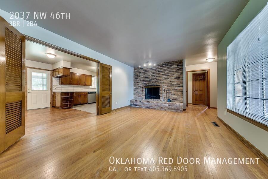 2037 Nw 46th St - Photo 3 of 35