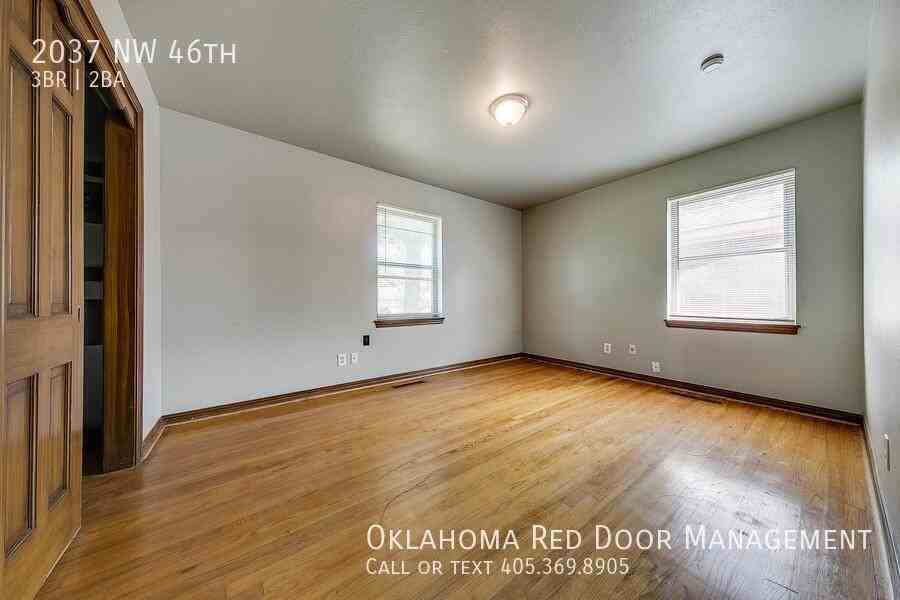 2037 Nw 46th St - Photo 5 of 35