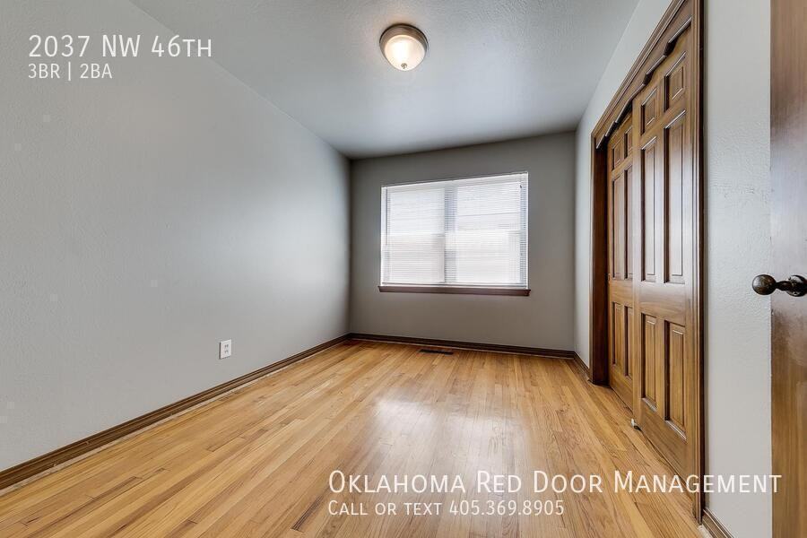 2037 Nw 46th St - Photo 6 of 35