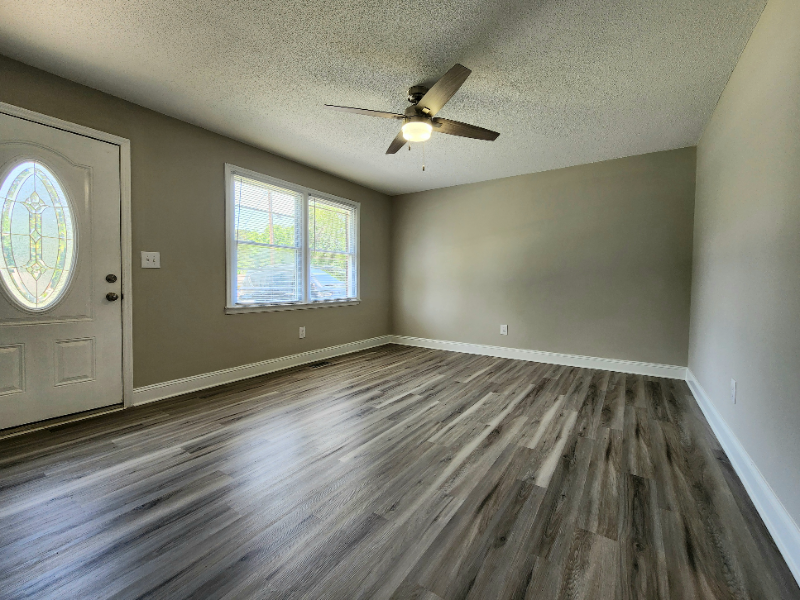 445 Summerland Dr - Photo 2 of 20