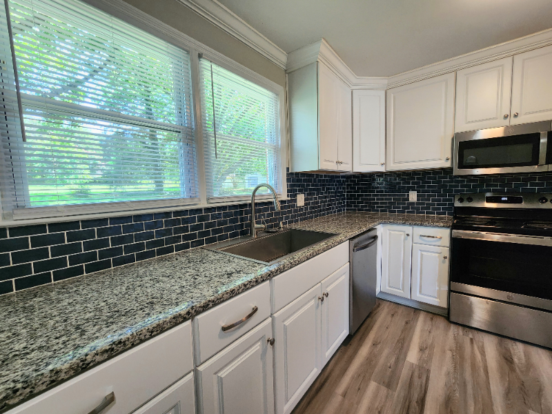 445 Summerland Dr - Photo 3 of 20