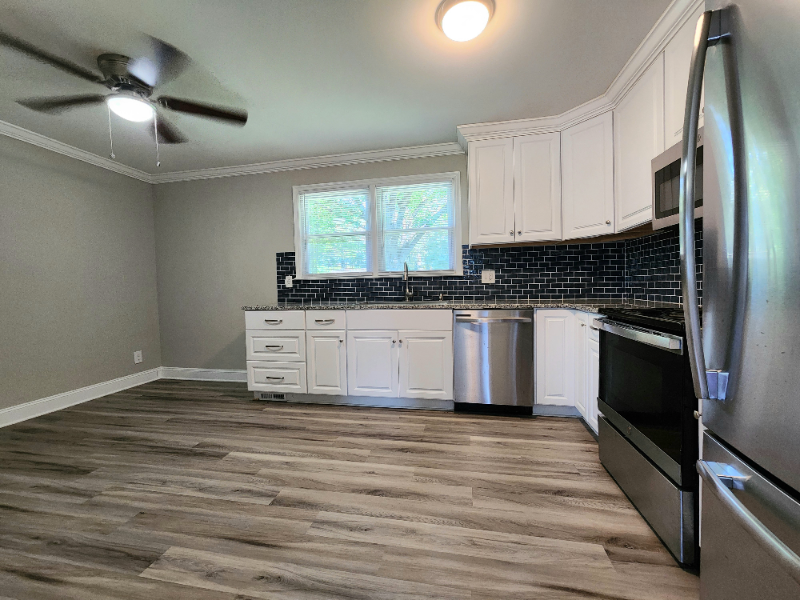 445 Summerland Dr - Photo 6 of 20