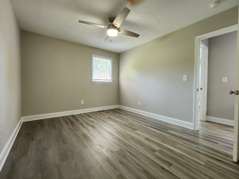 445 Summerland Dr - Photo 7 of 20
