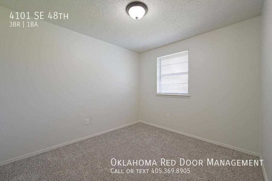 4101 Se 48th St - Photo 3 of 20