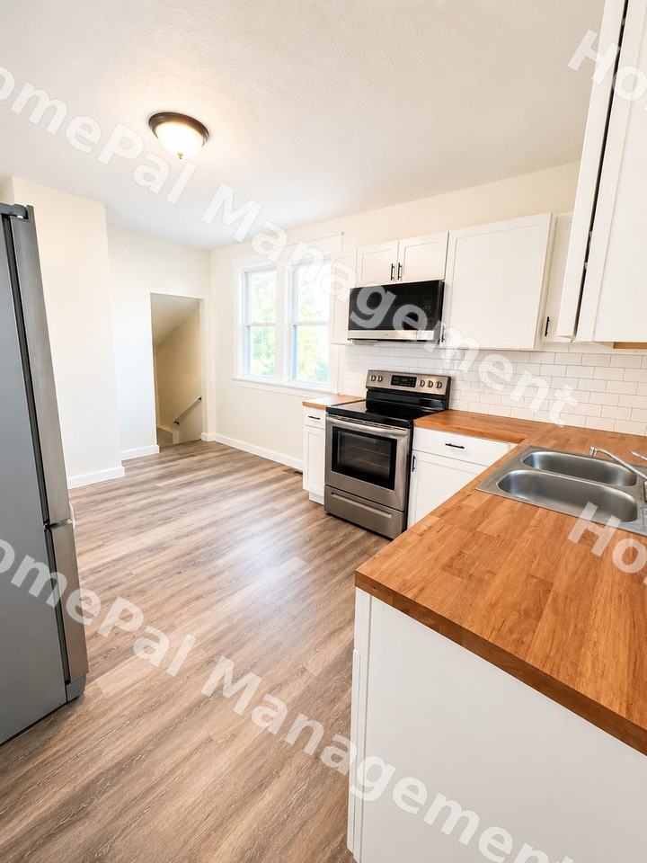 2416 Fowler Ave - Photo 3 of 16