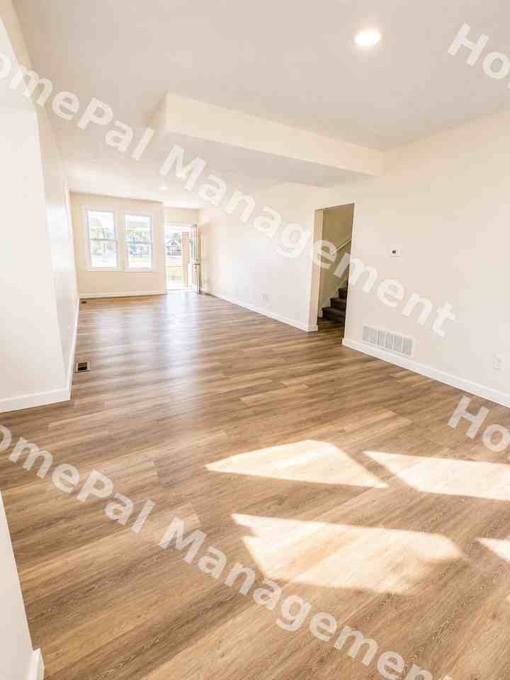 2416 Fowler Ave - Photo 6 of 16