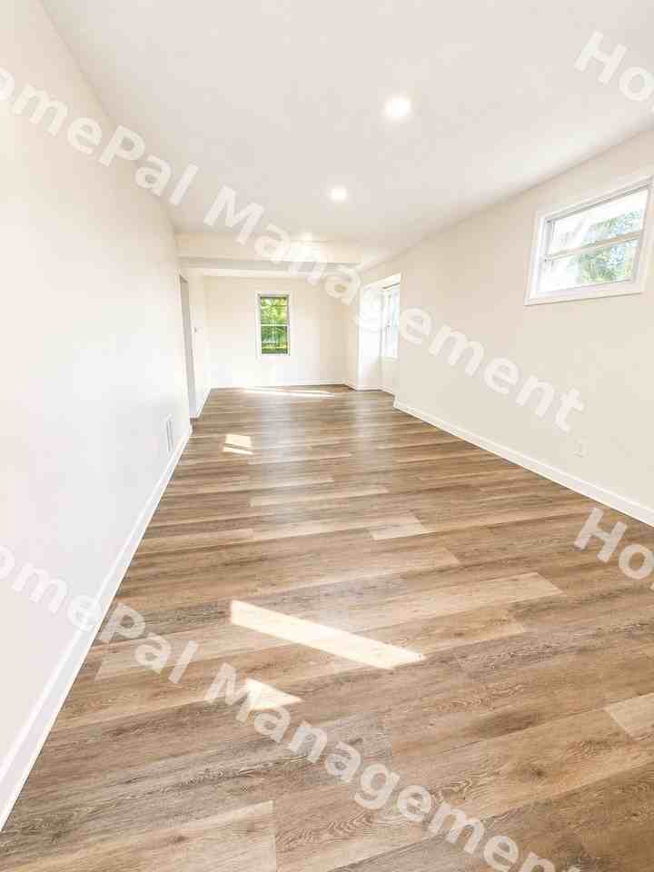 2416 Fowler Ave - Photo 7 of 16