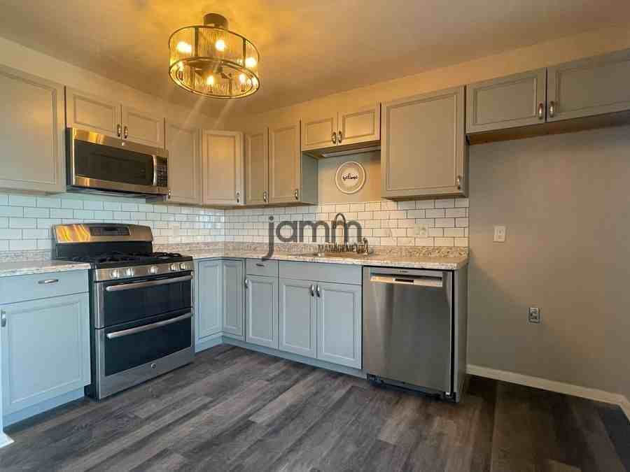 635 Yacavona St - Photo 4 of 23