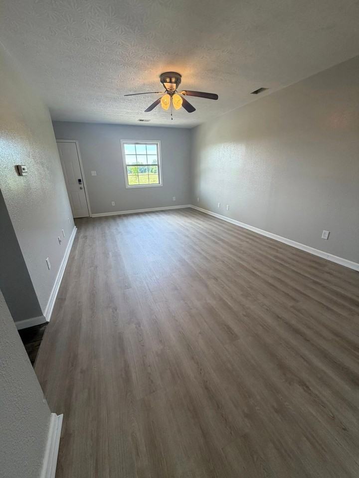 515 E Brookelynn Ct - Photo 3 of 6