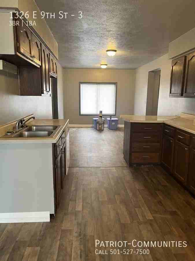 1326 E 9th St #3 - Photo 4 of 14