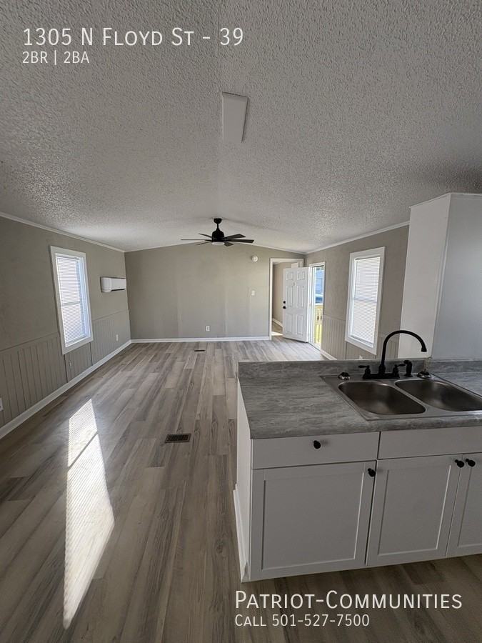 1305 N Floyd St #39 - Photo 4 of 9