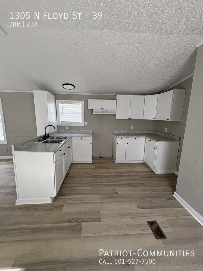 1305 N Floyd St #39 - Photo 5 of 9