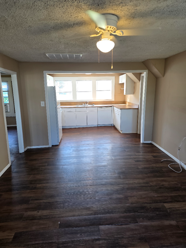 2919 Maine Ave - Photo 3 of 14