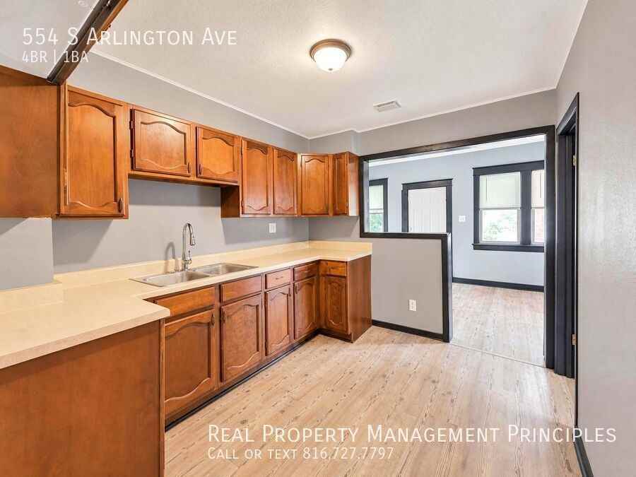 554 S Arlington Ave - Photo 3 of 11