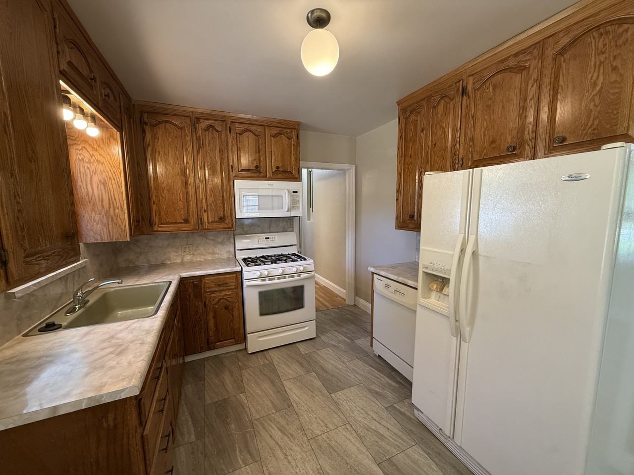 1316 Arbutus Ave #1 - Photo 4 of 13