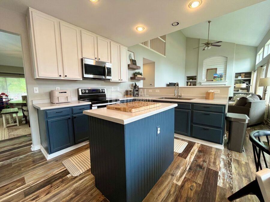 420 Dunhill St - Photo 4 of 20