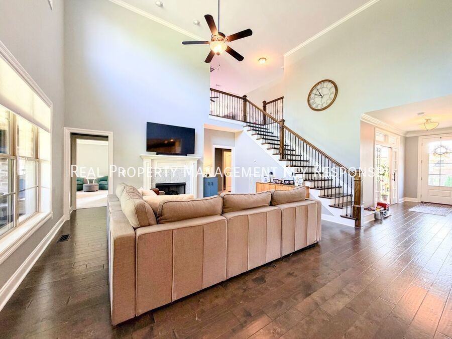 140 Houghland St - Photo 3 of 20
