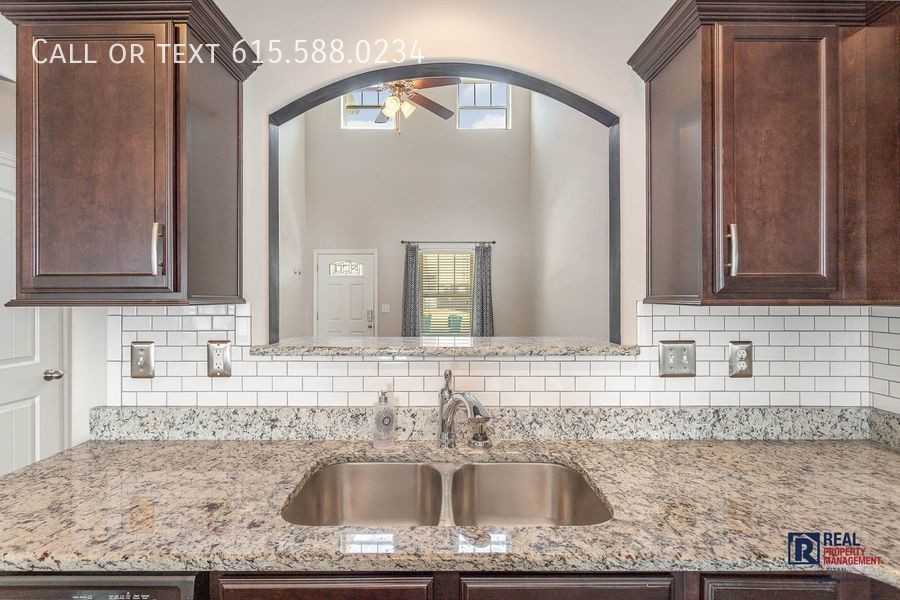 1052 Neeleys Bnd - Photo 4 of 28