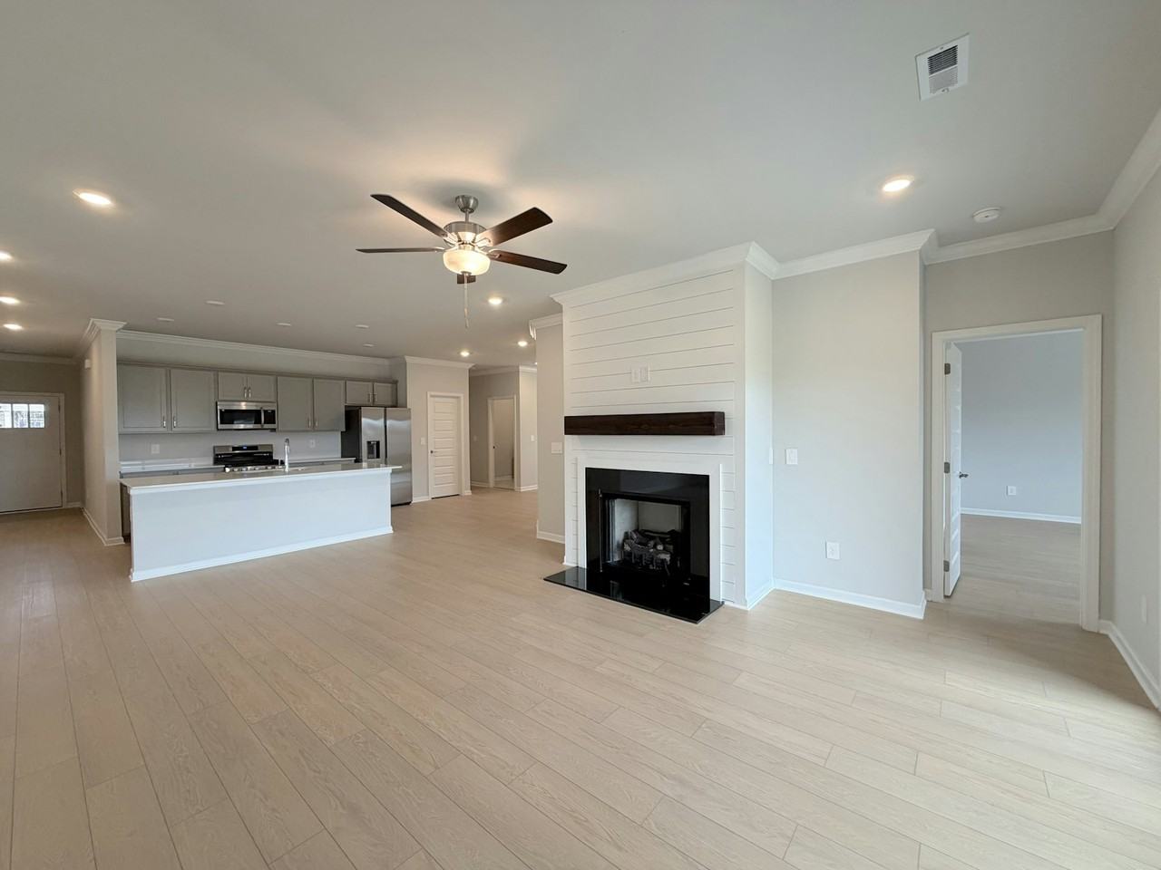 17969 Longleaf Dr - Photo 4 of 32