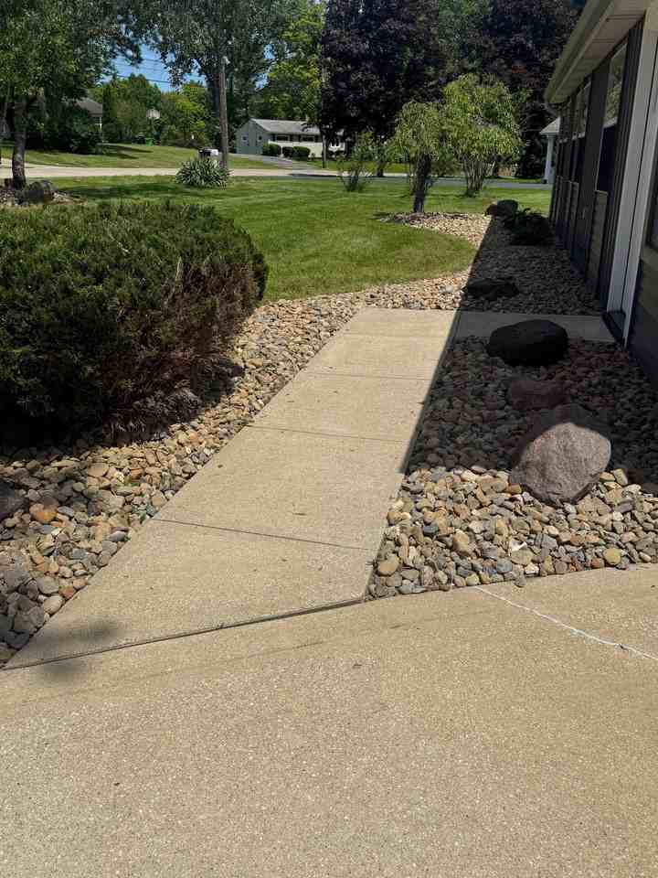 7748 Crestwood Ln - Photo 3 of 14