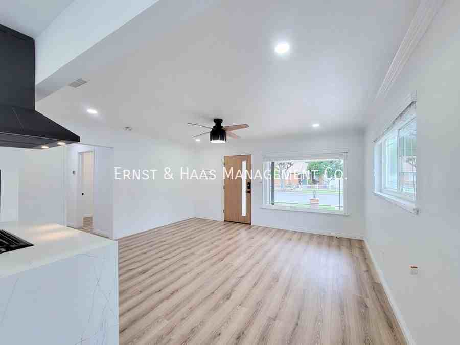 5019 Ashworth St - Photo 6 of 29