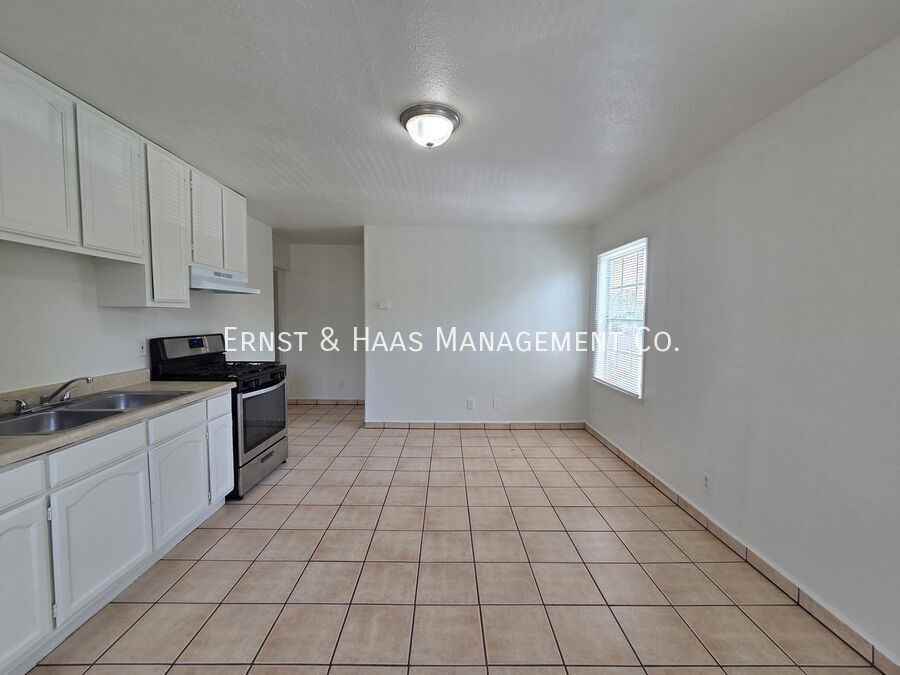 2035 Pine Ave #07 - Photo 3 of 22