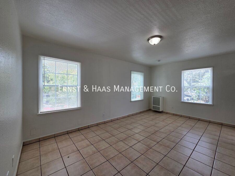 2035 Pine Ave #07 - Photo 5 of 22