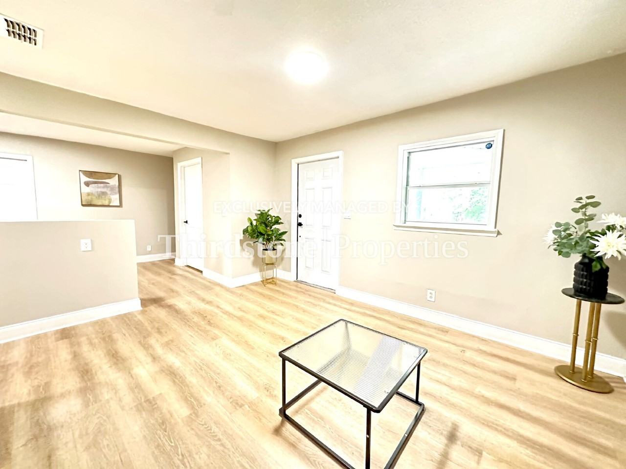1165 Orton St - Photo 5 of 38
