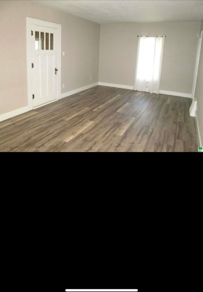 813 7th Ave - Photo 3 of 8