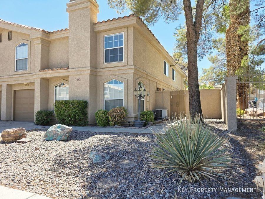 2817 Crystal Lantern Dr - Photo 2 of 33