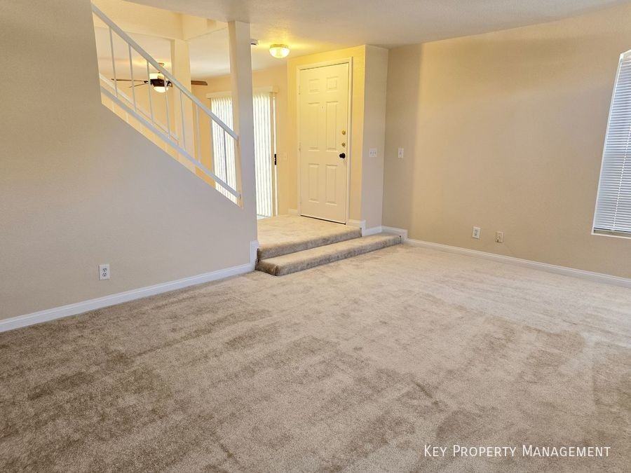 2817 Crystal Lantern Dr - Photo 3 of 33