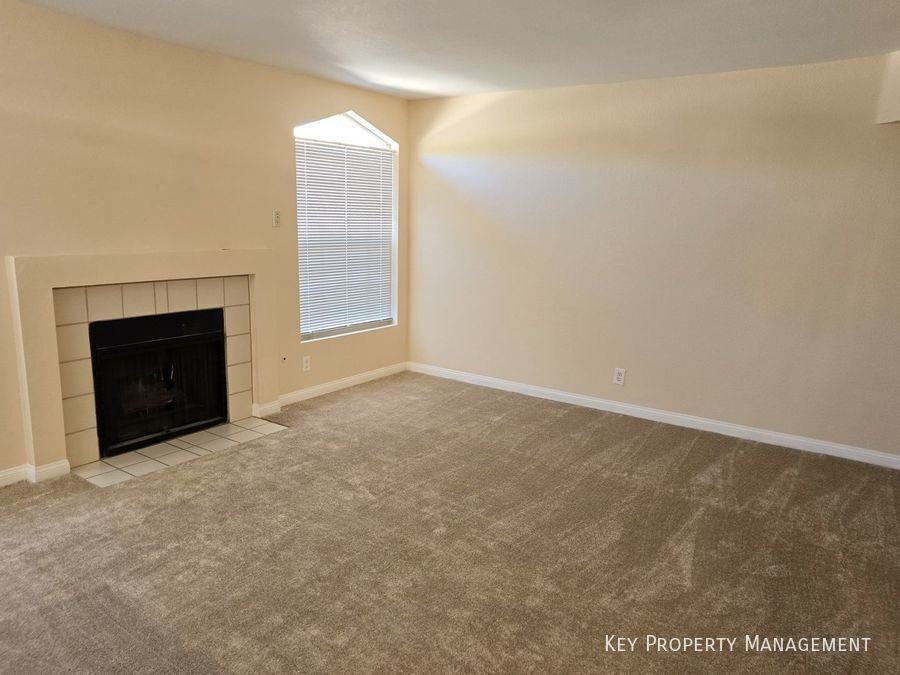 2817 Crystal Lantern Dr - Photo 4 of 33