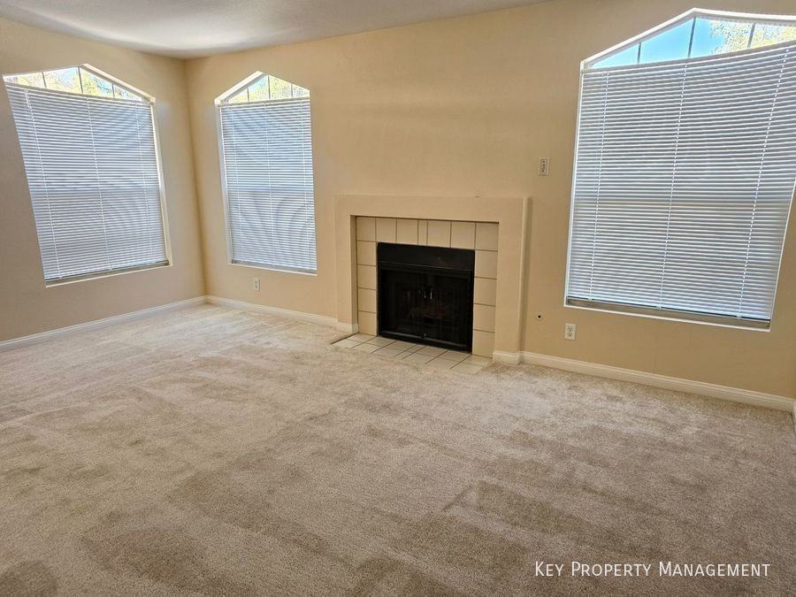 2817 Crystal Lantern Dr - Photo 5 of 33