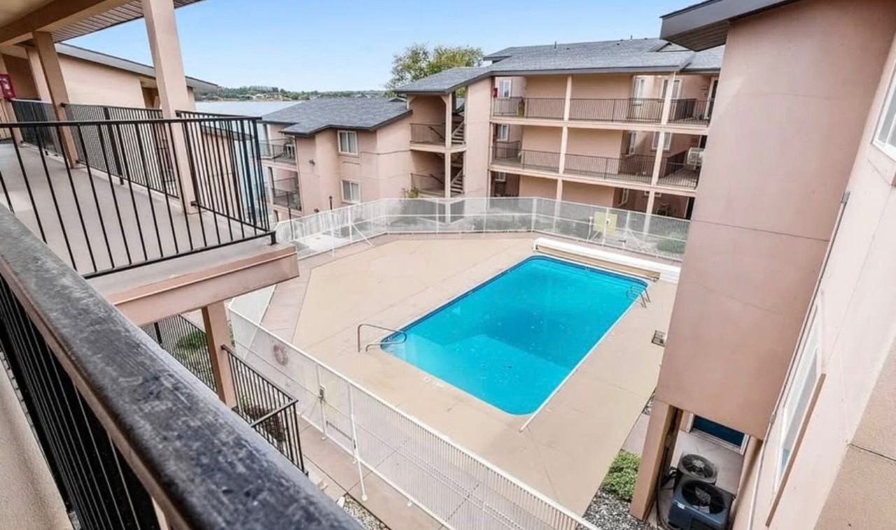 2900 W Marina Dr #306