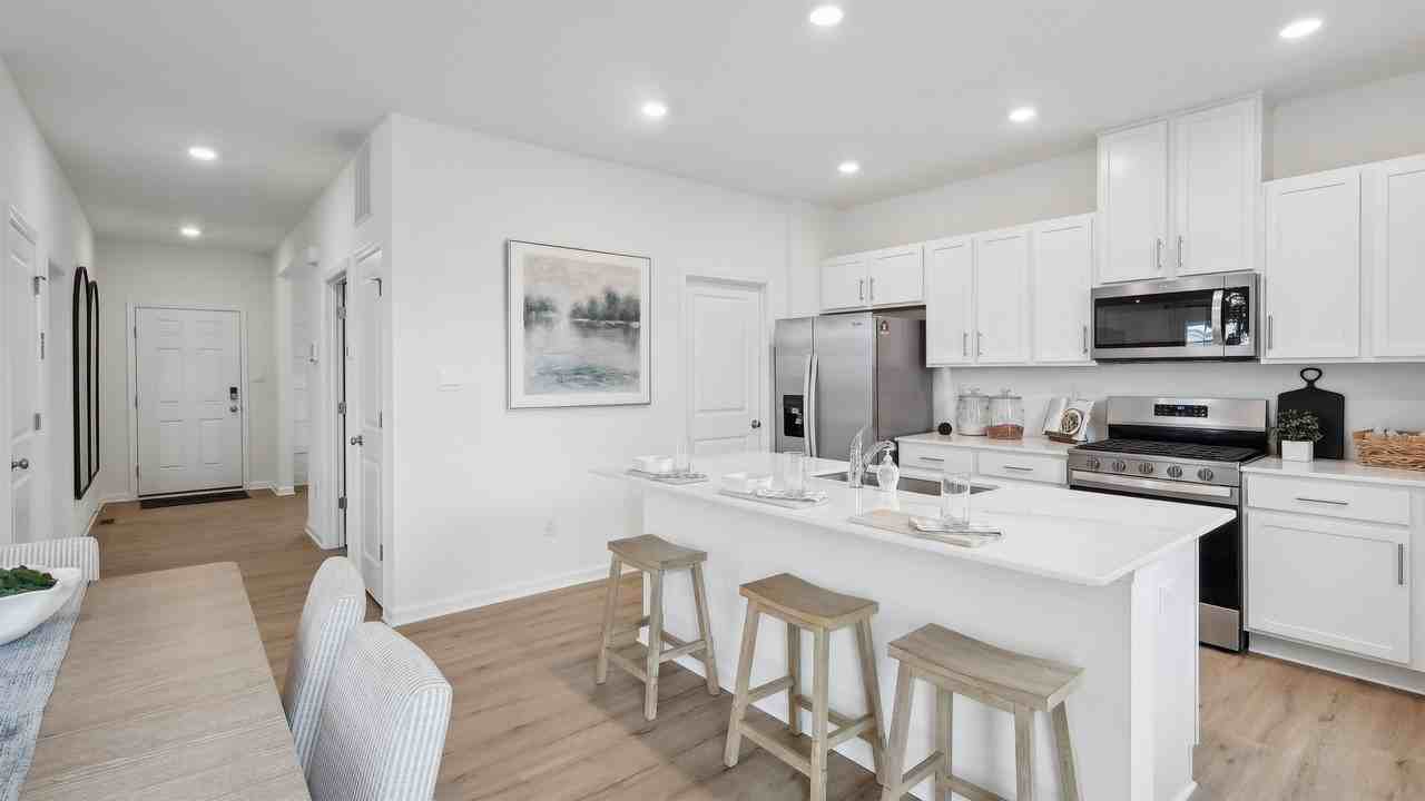 220 Daytona Rd - Photo 7 of 20