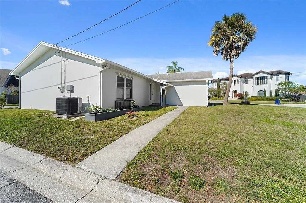 4906 W San Rafael St - Photo 4 of 17