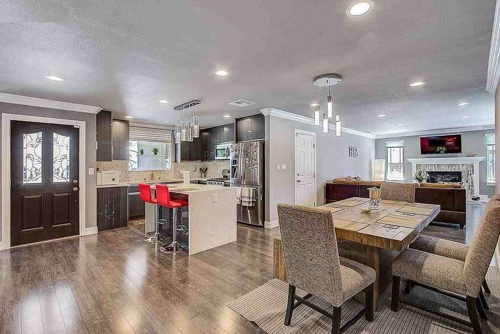 2506 Balmoral St - Photo 3 of 17