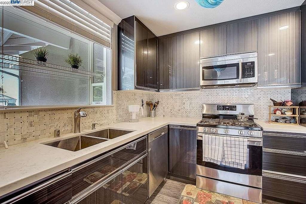 2506 Balmoral St - Photo 7 of 17