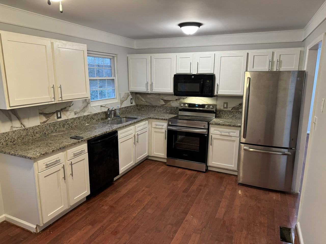 2036 Yew Ct - Photo 2 of 17