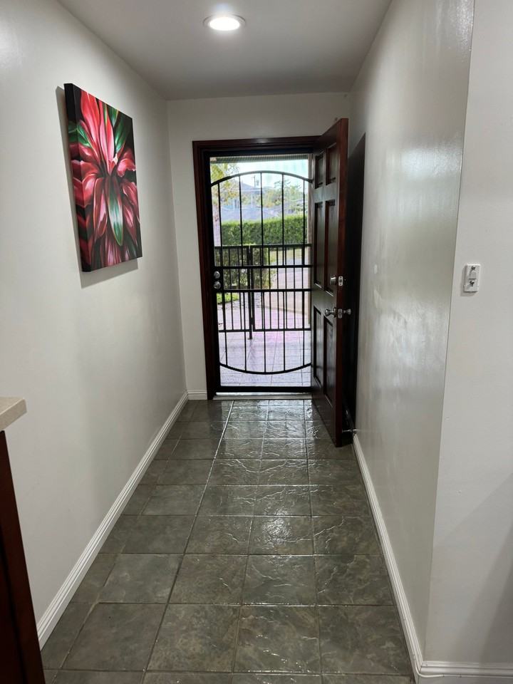 610 Uluoa St #B - Photo 5 of 11