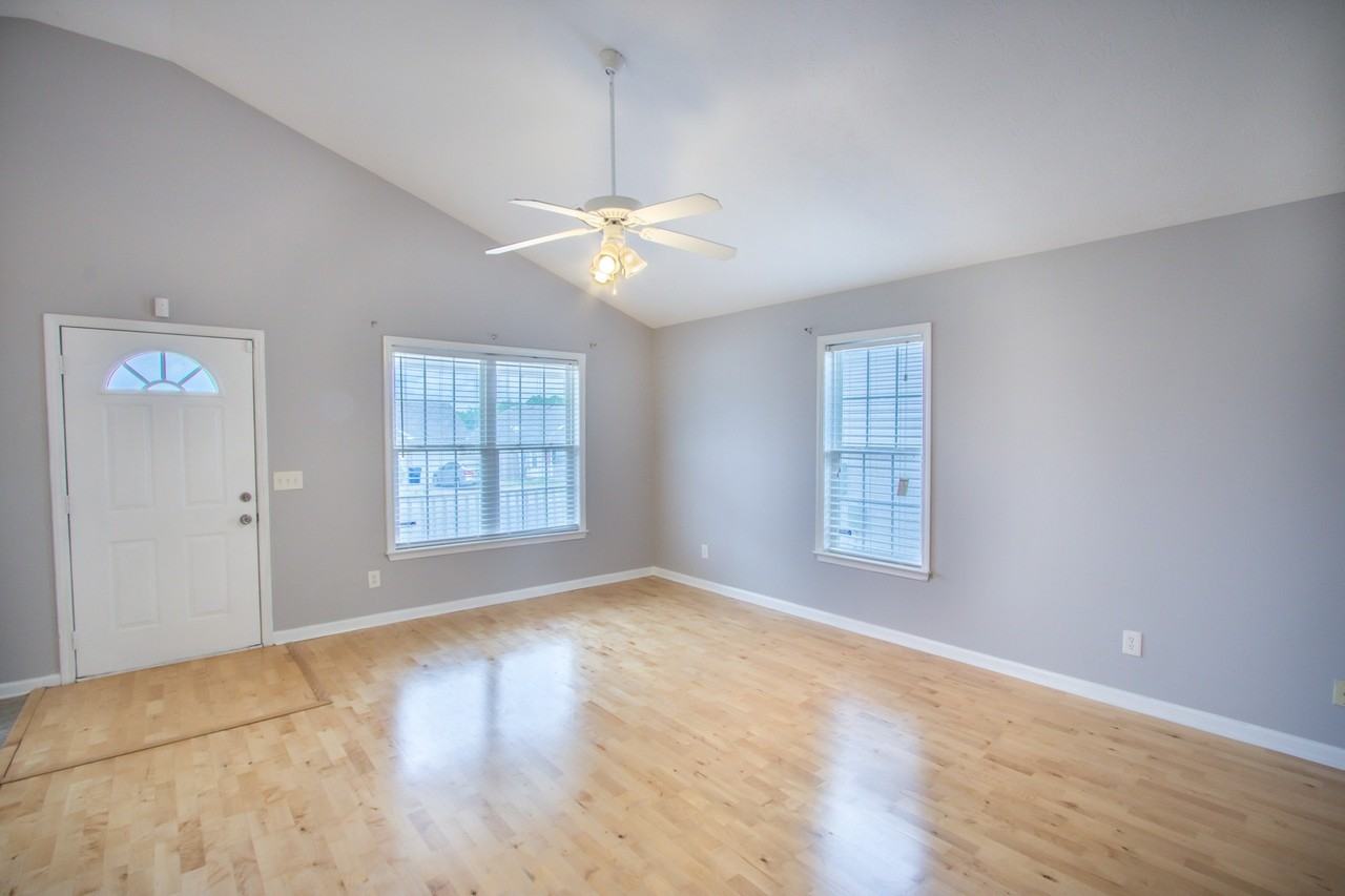4054 Margo Cir - Photo 4 of 19