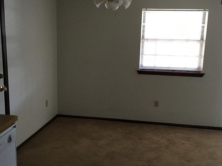 908 Ranchoak Ct - Photo 5 of 11