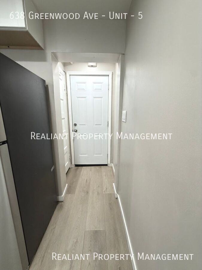 638 Greenwood Ave #5 - Photo 2 of 8