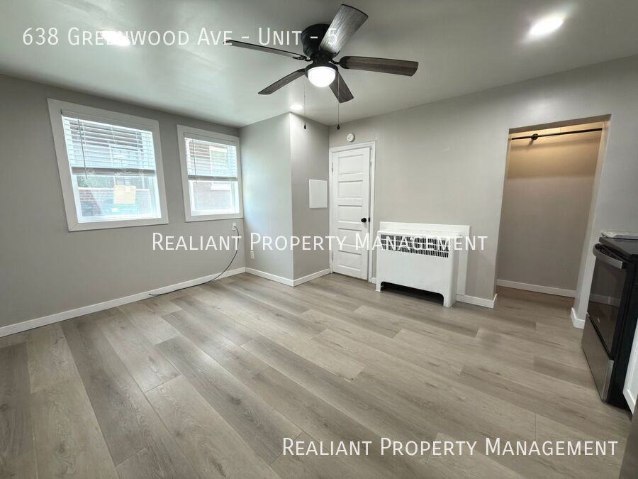 638 Greenwood Ave #5 - Photo 3 of 8