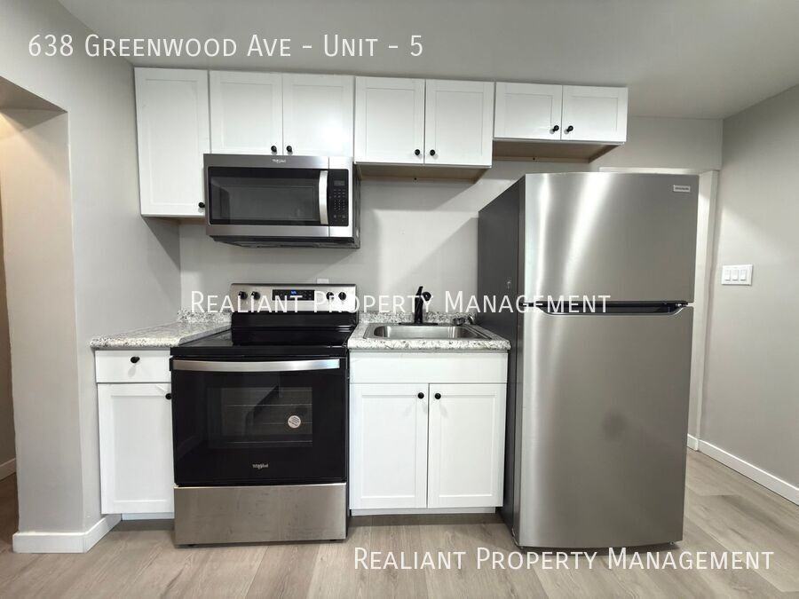 638 Greenwood Ave #5 - Photo 4 of 8