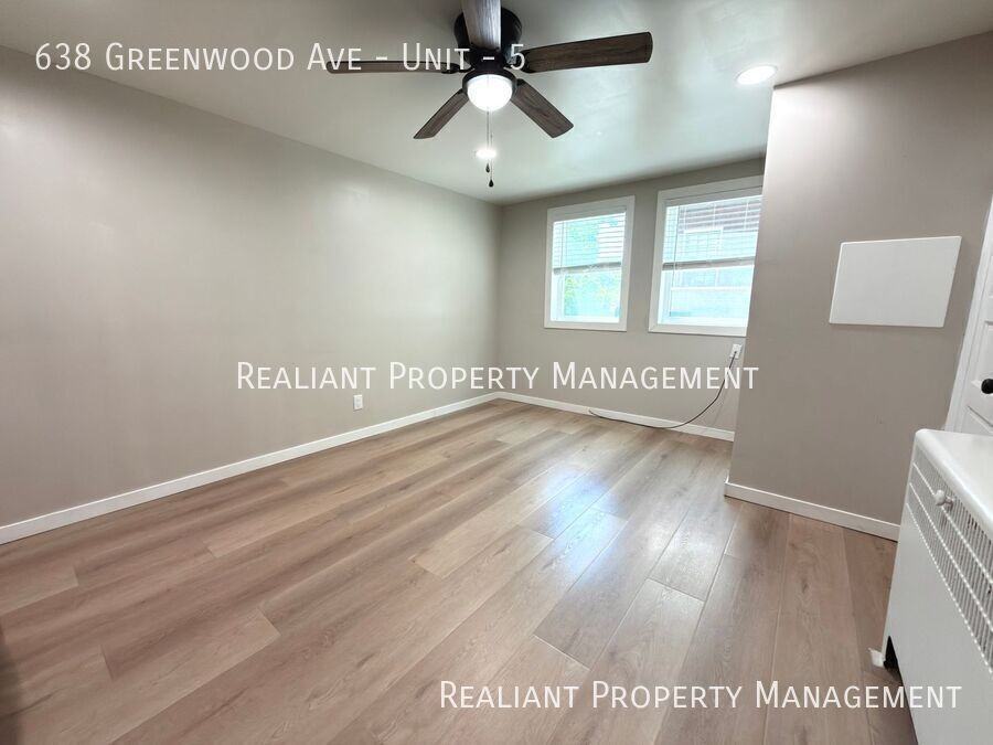 638 Greenwood Ave #5 - Photo 6 of 8