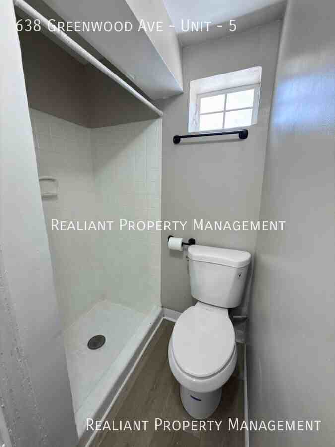638 Greenwood Ave #5 - Photo 7 of 8