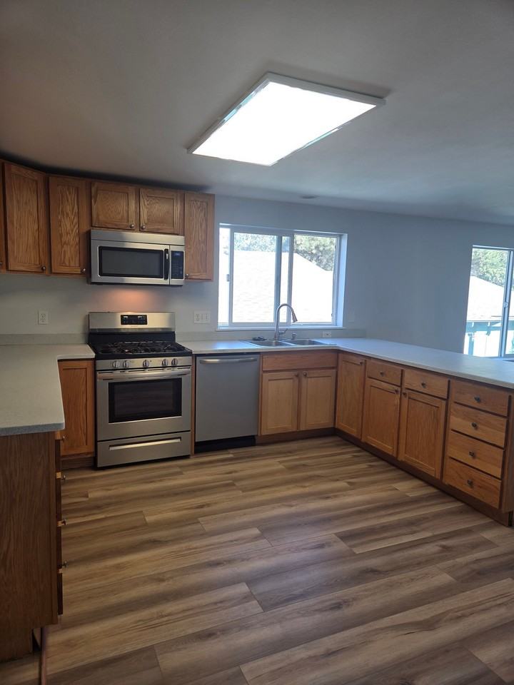 432 Ne Seward Ave #B - Photo 6 of 10