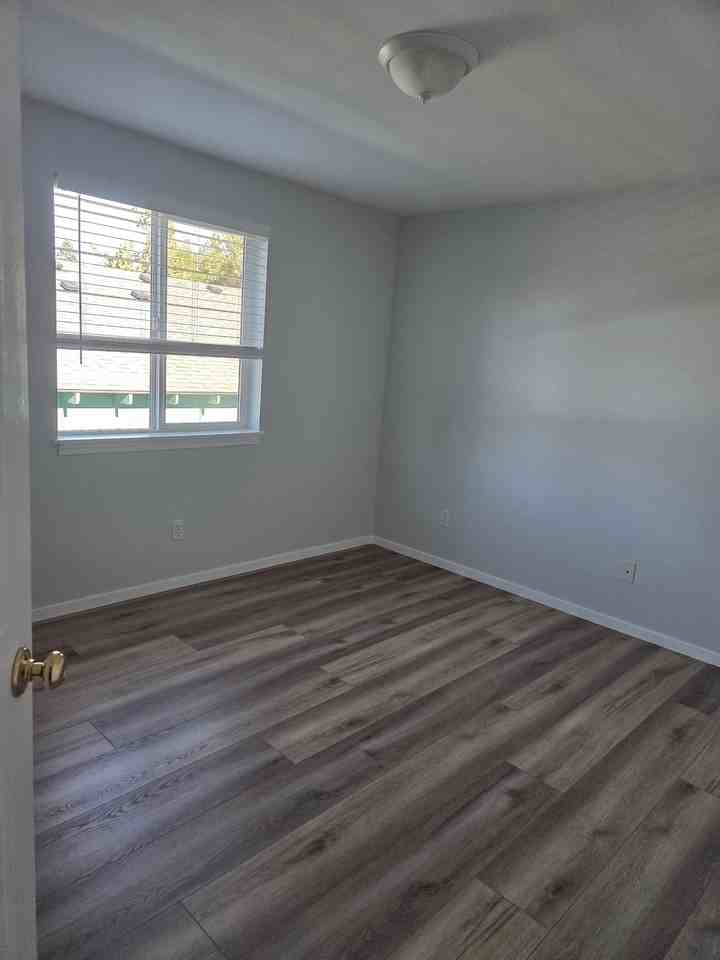 432 Ne Seward Ave #B - Photo 7 of 10