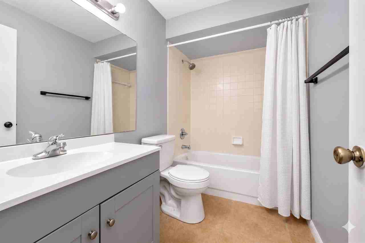 3721 Ne 41st St #B - Photo 6 of 6